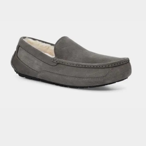 NWT Men’s Ugg slippers! - Picture 2 of 7
